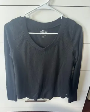 Hollister Long Sleeve thumbnail 1