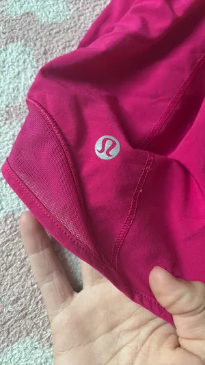 Pink Lululemon Shorts Hotty Hot 2.5" High-Rise thumbnail 2