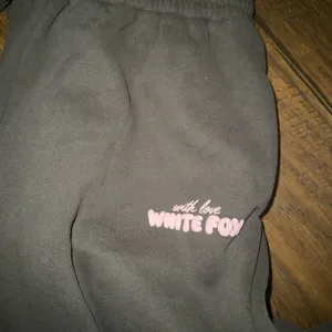 NWOT White Fox Dark Gray Size Medium Sweatpants thumbnail 3