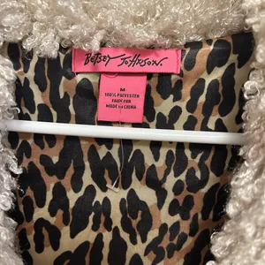Betsey Johnson Curly faux shearling fur mongolian‎ vest shrug size medium thumbnail 2