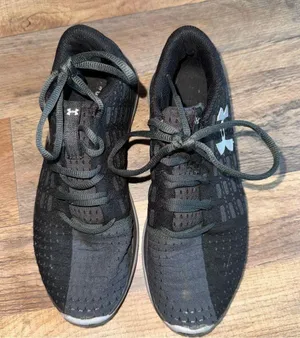 Under Armour Sneakers thumbnail 1