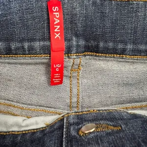 SPANX Cropped Wide Leg Jeans Patch Pocket Shape EveryWear Denim L thumbnail 9