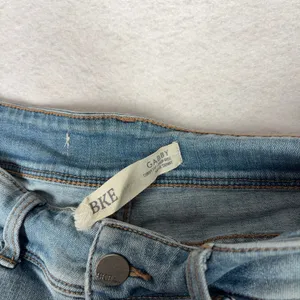 BKE Gabby Jeans Women’s 28 Light Wash Mid Rise Distressed Skinny Stretch ABK575A thumbnail 3