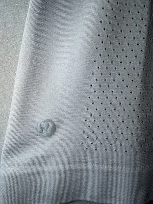 Lululemon Breeze By Muscle Crop Tank‎ Grey Mesh Breathable Workout Top Size 4 thumbnail 5