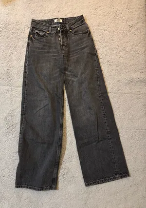 H&M low rise wide leg jeans thumbnail 3