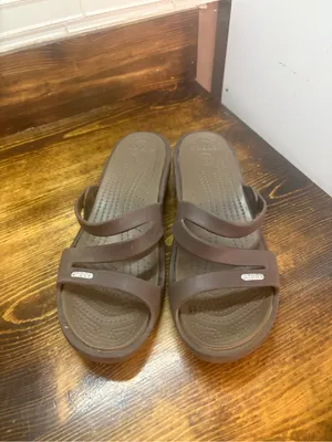 Crocs brown sandals size 9 thumbnail 3