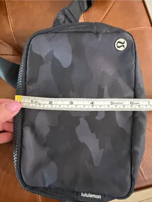 Lululemon Everywhere Large Camo Belt Bag 2L Grey Black Camouflage Unisex thumbnail 13