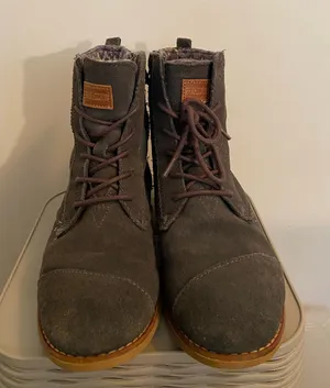 Toms Booties thumbnail 1