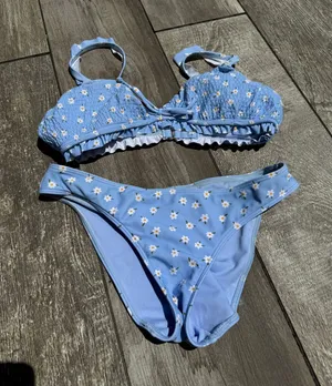 Hollister Bikini Set Floral thumbnail 1