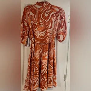 New Olivaceous fun swirl print Hailey size large dress thumbnail 5