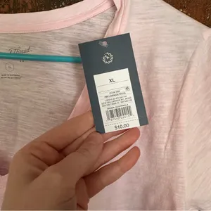 Universal Threads NWT Pink Short Sleeve V-Neck Tee thumbnail 3