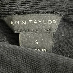 Ann Taylor Women's Black Sleeveless Notch V Neck Tank Blouse Shirt Top Size S thumbnail 3