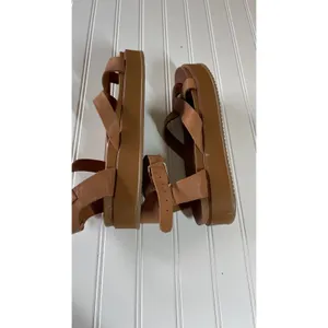 Inuovo Brown Leather Platform Sandals Strappy Flatform Toe Loop Womens 40 thumbnail 7