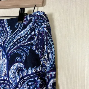 Banana Republic Navy Blue Paisley‎ Cotton Stretch Side Zip Shorts Womens Size 4 thumbnail 3