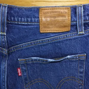 Levi’s ribcage shorts Jean shorts 28 button-fly medium dark wash distressed jort thumbnail 6