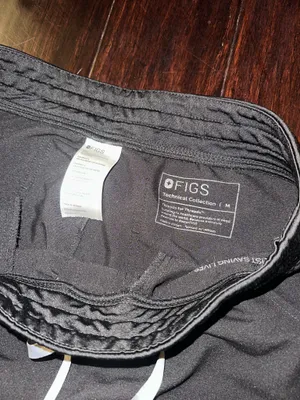 FIGS Set Scrubs Joggers Zamora Catarina Top thumbnail 4