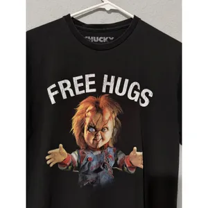 Chucky Free Hugs Horror Movie Graphic Women Tee L Black Cotton Shirt Halloween thumbnail 2