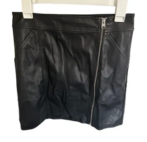 Express Faux Leather Off Center Zip Black Mini Skirt (Size 4) thumbnail 1