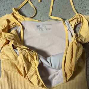Albion Fit Womens Yellow Ribbed Ruffle Off The Shoulder One Piece Swimsuit‎ S thumbnail 4