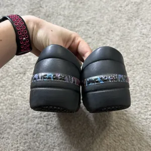 Crocs Neria Pro‎ II Graphic Clogs Black Swirl Slip Resistant Women's Size: 5 thumbnail 4
