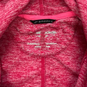 Brooks Equilibrium Women’s Pink Hooded Full Zip Running Jacket Small thumbnail 4