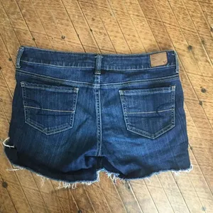 American Eagle 10 cutoff dark wash Jean shorts thumbnail 3