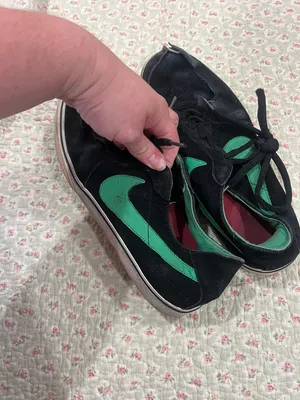 Nike Women's Black Sneakers with Green Swoosh thumbnail 2