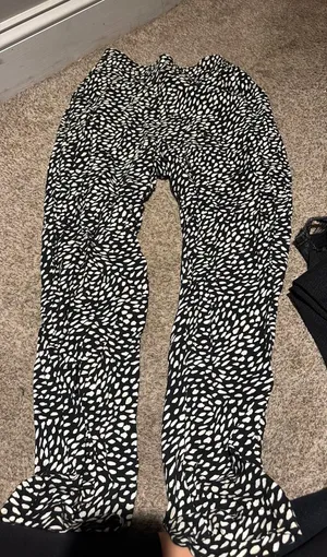 Old Navy Tapered Pants thumbnail 1