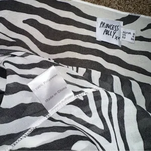 Princess Polly size 4 zebra top thumbnail 4
