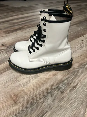 Dr Martens 1460 White Smooth Leather 8 Eye AirWair Combat Boots Woman size 8 thumbnail 4
