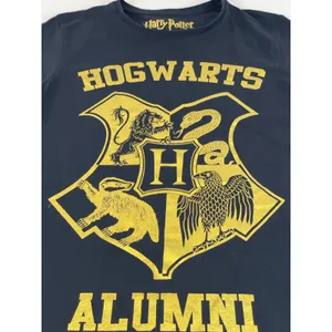 Harry Potter Tee Size M Black Hogwarts Alumni Gold Cotton Unisex New Without Tag thumbnail 3