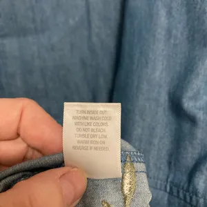 *Westport 1962 Blue Chambray V-Neck Embroidered Floral Size 12 Shift Dress thumbnail 4