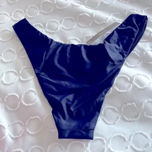 Navy Blue Curved-waist cheeky bikini bottom Size Small thumbnail 3