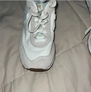 women’s New Balance tennis shoes thumbnail 1