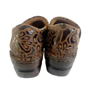 Born BOC Peggy Clogs Women Size 6.5 M Brown‎ Tooled Leather Suede Embossed Shoes thumbnail 4