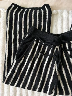 Prómesa Black & White Striped Knit Cropped Pants thumbnail 2