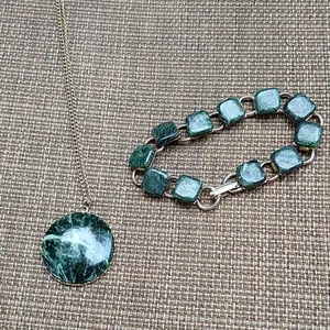 Green Stone Necklace and Bracelet Set thumbnail 1