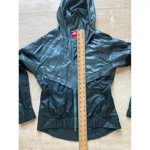 Nike women Lightweight Windbreaker Running hooded Jacket Grey Athletic Zip-Up XS thumbnail 4