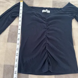 Hollister Off the Shoulder Ruched Crop Top thumbnail 4