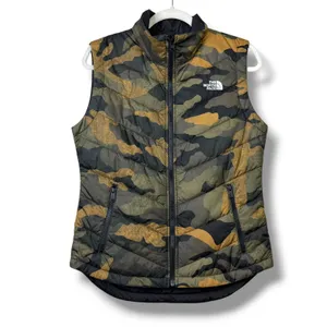 The North Face NWOT Tamburello 2 Burnt Olive Green Waxed Camo Print Puffer Vest thumbnail 5