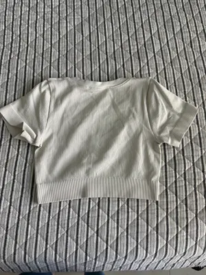 Amazon White ribbed athletic top thumbnail 2