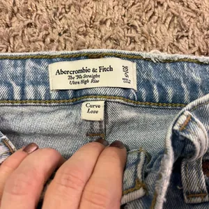 Abercrombie and Fitch 90s Straight Ultra High Rise Women's Jeans Curve Love thumbnail 3