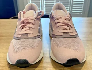 New Balance 977R Unisex Pink‎ Suede RETRO Sneakers NWOB thumbnail 1
