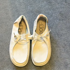 Hey Dude Wendy Shoes Size 7 in White. thumbnail 2