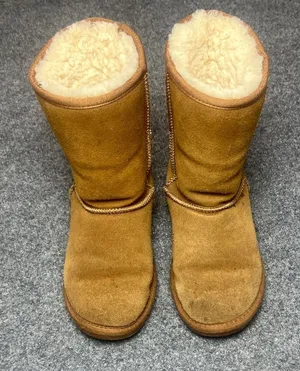 MinneTonka Cozy Tan Shearling Boots Size‎ 6 thumbnail 1