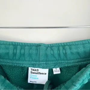 Aritzia TNA SweatFleece Cozy Fleece Mega Fit High Rise Shorts Size Small thumbnail 4