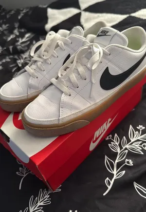 Nike Court Legacy Women’s Sneakers thumbnail 1