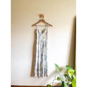 Reformation Light Blue Floral Midi Dress Size 0 thumbnail 4