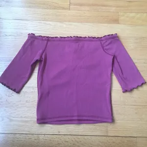 Abercrombie Off The Shoulder Top thumbnail 2