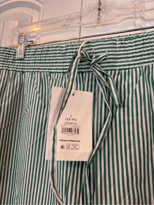 Free assembly white and green stripe crops size large thumbnail 6